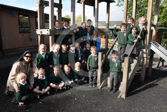 FIRST CLASS Braywood CE First School Oakley Green Road Oakley Green Windsor  SL4 4QF 1 class - LITTLE ACORNS - Mrs Khan, Mrs Teeder