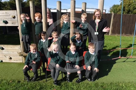 FIRST CLASS Woodlands Park Primary School  Heywood Avenue Woodlands Park Maidenhead1 class - OWLS CLASS, Miss Hayward, Miss Everett
