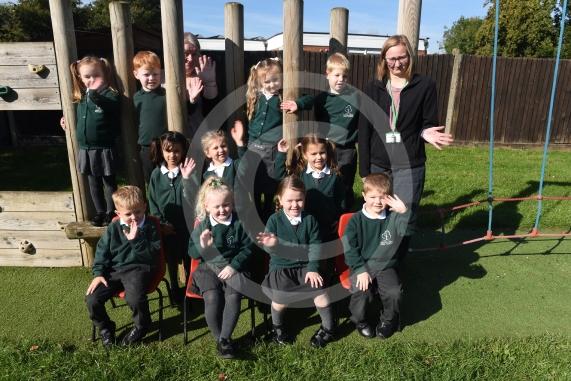FIRST CLASS Woodlands Park Primary School  Heywood Avenue Woodlands Park Maidenhead1 class - OWLS CLASS, Miss Hayward, Miss Everett