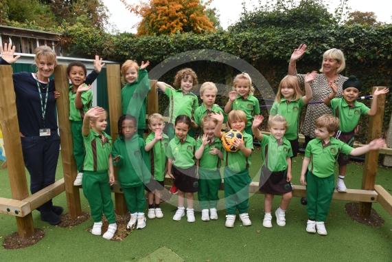 FIRST CLASS Herries School  Dean Lane  Cookham Dean  SL6 9BD 1 class RECEPTION Mrs Sands, Mrs Sharp