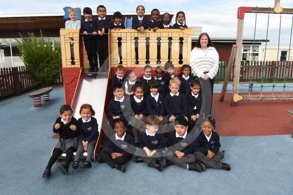 FIRST CLASS Cippenham School  Elmshott Lane  Cippenham  SL1 5RB 4 classes - SYCAMORE CLASS - Mrs Putman