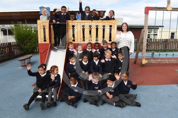 FIRST CLASS Cippenham School  Elmshott Lane  Cippenham  SL1 5RB 4 classes - SYCAMORE CLASS - Mrs Putman