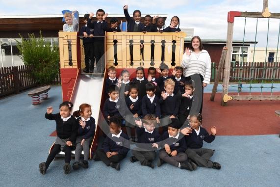 FIRST CLASS Cippenham School  Elmshott Lane  Cippenham  SL1 5RB 4 classes - SYCAMORE CLASS - Mrs Putman