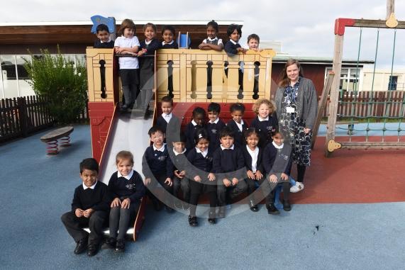 FIRST CLASS Cippenham School  Elmshott Lane  Cippenham  SL1 5RB 4 classes -CHESTNUT CLASS - Miss Blay