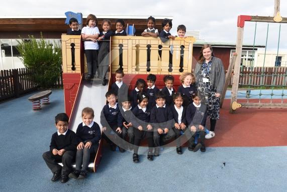 FIRST CLASS Cippenham School  Elmshott Lane  Cippenham  SL1 5RB 4 classes -CHESTNUT CLASS - Miss Blay