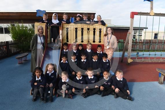 FIRST CLASS Cippenham School  Elmshott Lane  Cippenham  SL1 5RB 4 classes - WILLOW CLASS - Miss Bi, Miss Callaghan