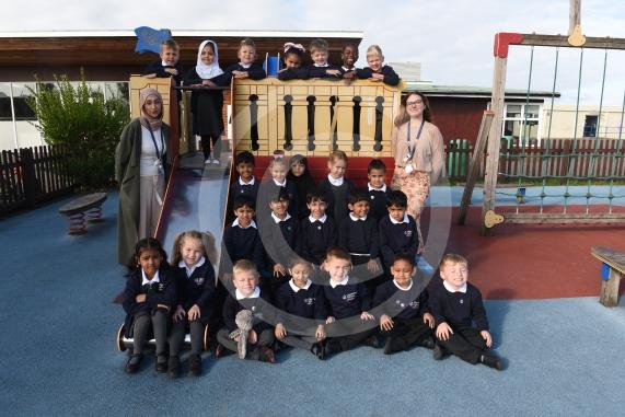 FIRST CLASS Cippenham School  Elmshott Lane  Cippenham  SL1 5RB 4 classes - WILLOW CLASS - Miss Bi, Miss Callaghan