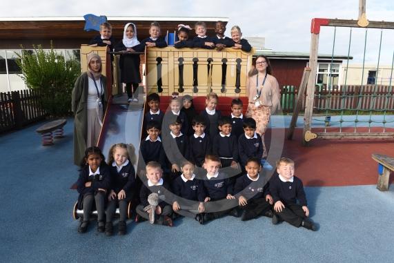 FIRST CLASS Cippenham School  Elmshott Lane  Cippenham  SL1 5RB 4 classes - WILLOW CLASS - Miss Bi, Miss Callaghan