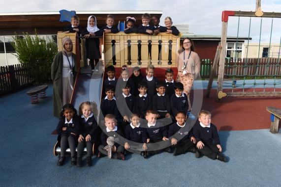 FIRST CLASS Cippenham School  Elmshott Lane  Cippenham  SL1 5RB 4 classes - WILLOW CLASS - Miss Bi, Miss Callaghan