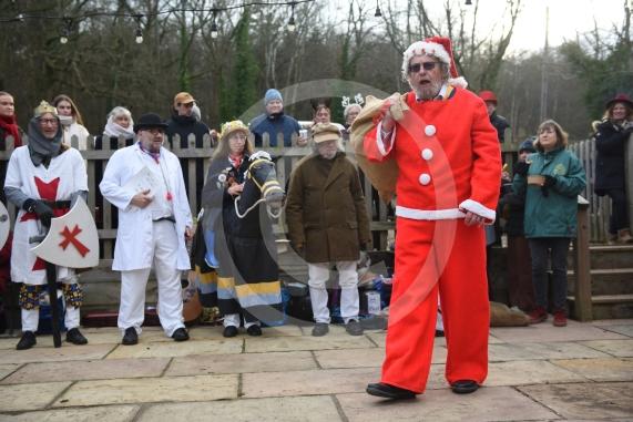 Mummers Play at the Dewdrop Inn in HurleyEllington Morris performing their traditional Mummers play on Boxing Day at two local pubs. The play features St.George and the Turkish fighting to the death and a Doctor and his wondrous horse then bringing the slain St.George back to life, assisted by Molly, Father Christmas, Jack Finney and Beelzebub. The side also collects donations for the Maidenhead Mencap Monday Club. 