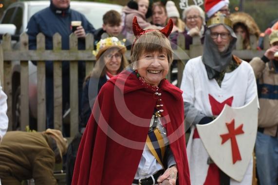 Mummers Play at the Dewdrop Inn in HurleyEllington Morris performing their traditional Mummers play on Boxing Day at two local pubs. The play features St.George and the Turkish fighting to the death and a Doctor and his wondrous horse then bringing the slain St.George back to life, assisted by Molly, Father Christmas, Jack Finney and Beelzebub. The side also collects donations for the Maidenhead Mencap Monday Club. 