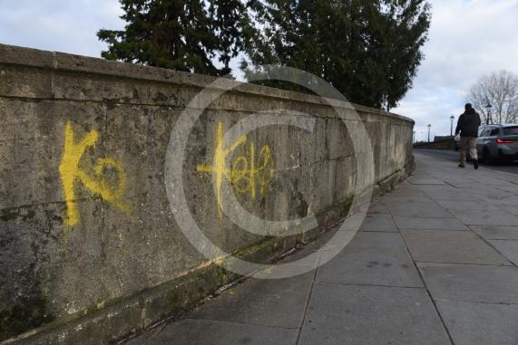 Maidenhead BridgeYellow Grafitti on the bridge