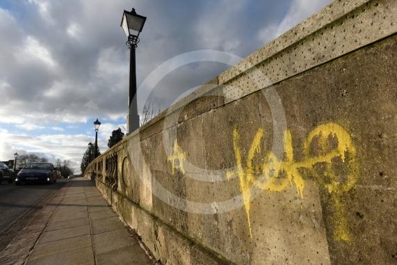 Maidenhead BridgeYellow Grafitti on the bridge