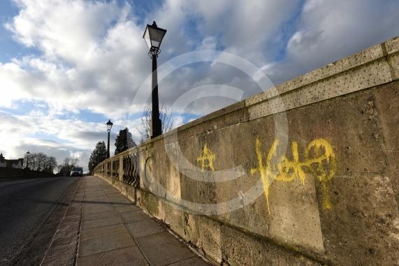 Maidenhead BridgeYellow Grafitti on the bridge