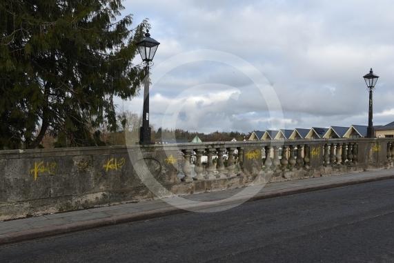 Maidenhead BridgeYellow Grafitti on the bridge