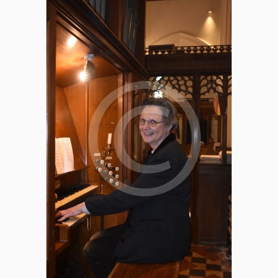 Jo Hutchins Hambleden organist