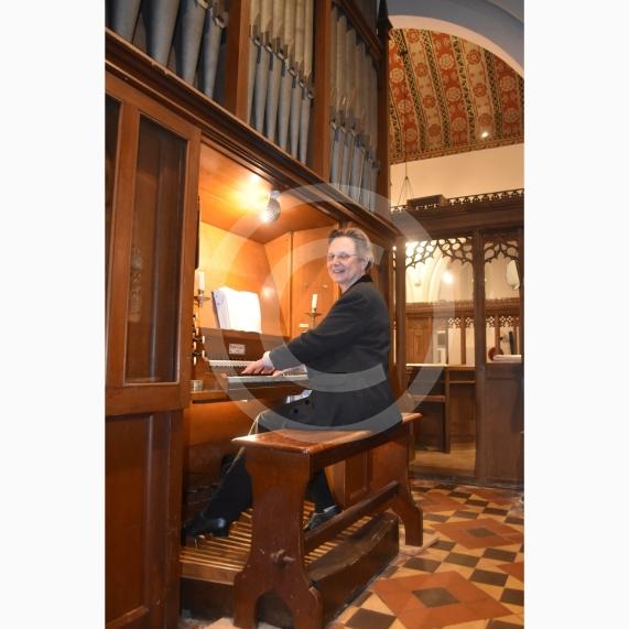 Jo Hutchins Hambleden organist