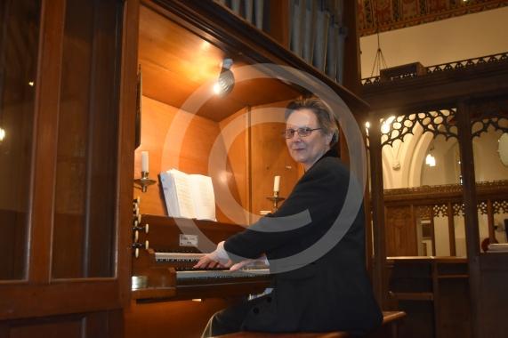 Jo Hutchins Hambleden organist