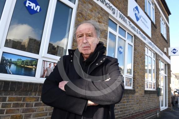 Outside Proddow and Mackay solicitors,  Grove Road, MaidenheadThe law firm has a notice on the door stating that it is closed. Robert and Kim were trying to complete on their property through this firm. 