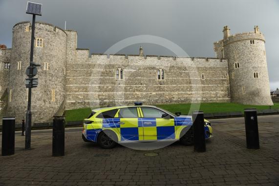 Thames Street, Windsor Castle, Windsor Police car outside the Castle