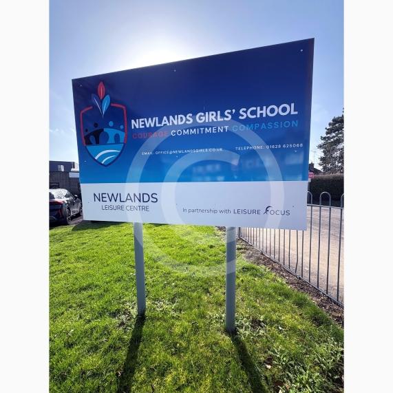 Headteacher Jo Capon and students outside Newlands Girls' School, Maidenhead The school is implementing a ban of smartphones on the school site from September. 