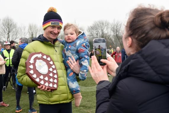 GORING 10K Road Race1 STJames EllisAbingdon ACwith son Sebastian 16mnths, wife Sian 8.3.26
