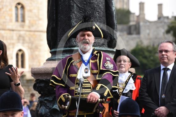 The Mayor. Councillor Mrs Christine Bateson and Town Crier, Chris Brown will be reading out the Proclamation of the Accession of King Charles III to the throne on Sunday 11th September
Castle Hill, Windsor