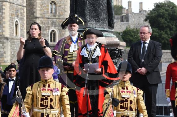 The Mayor. Councillor Mrs Christine Bateson and Town Crier, Chris Brown will be reading out the Proclamation of the Accession of King Charles III to the throne on Sunday 11th September
Castle Hill, Windsor