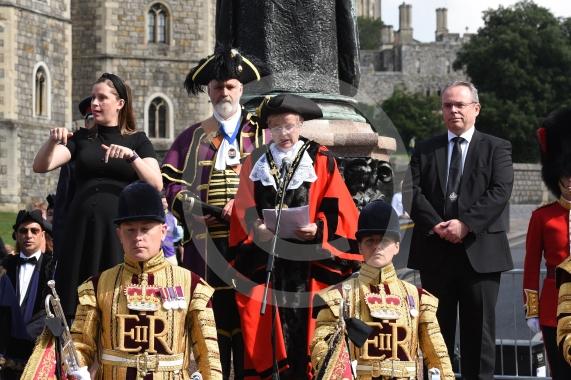 The Mayor. Councillor Mrs Christine Bateson and Town Crier, Chris Brown will be reading out the Proclamation of the Accession of King Charles III to the throne on Sunday 11th September
Castle Hill, Windsor