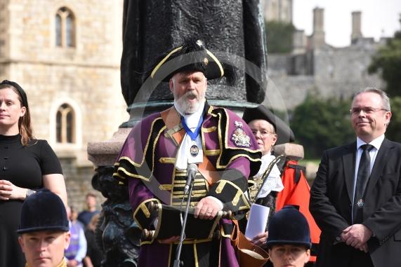 The Mayor. Councillor Mrs Christine Bateson and Town Crier, Chris Brown will be reading out the Proclamation of the Accession of King Charles III to the throne on Sunday 11th September
Castle Hill, Windsor