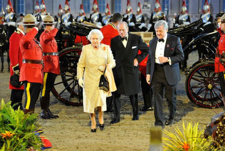 Free ballot opens for the Queen?s 90th birthday celebrations on The Long Walk